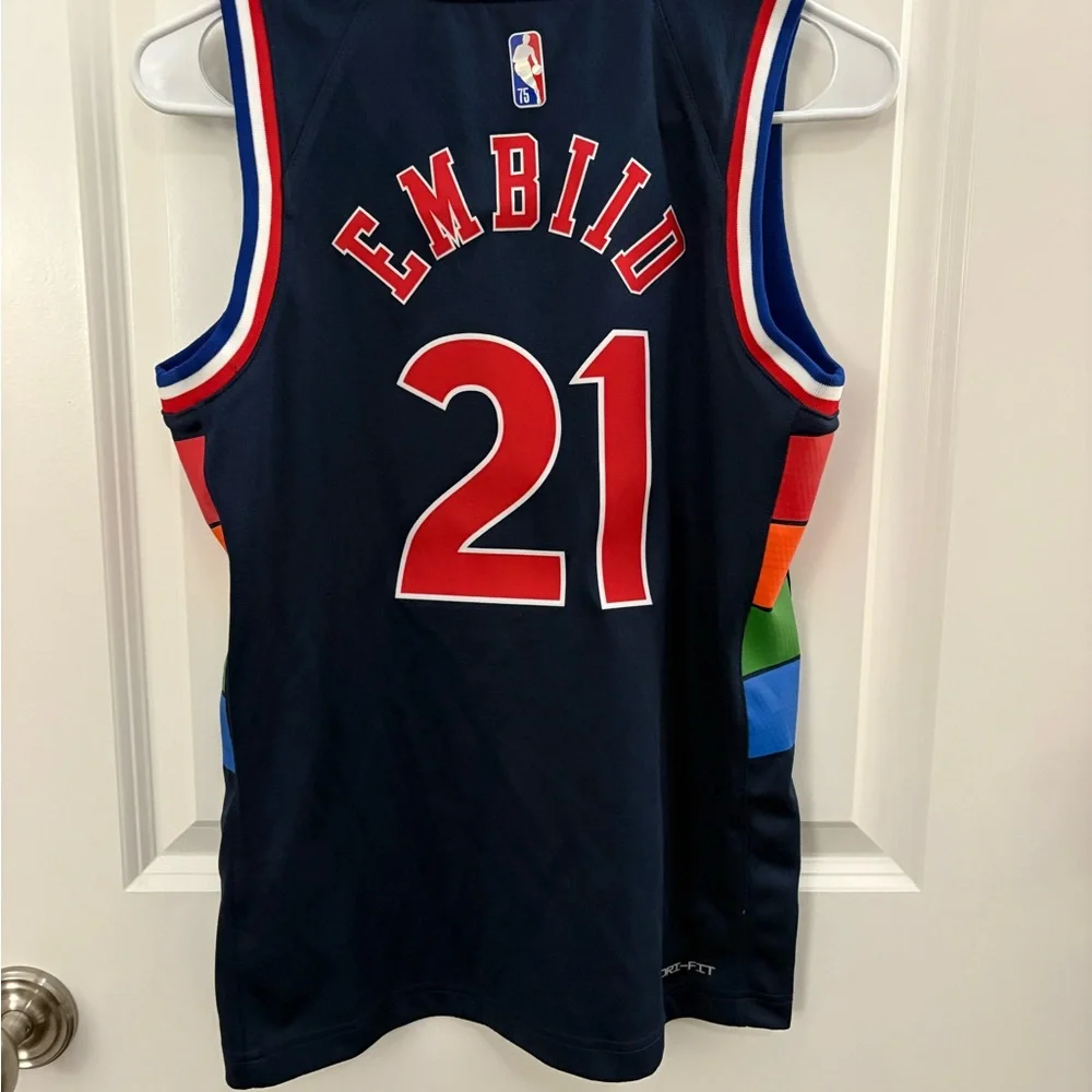 Nike Sixers Embiid 21 Basketball Jersey - Navy with Multicolor Accents fits XS - Picture 3 of 4